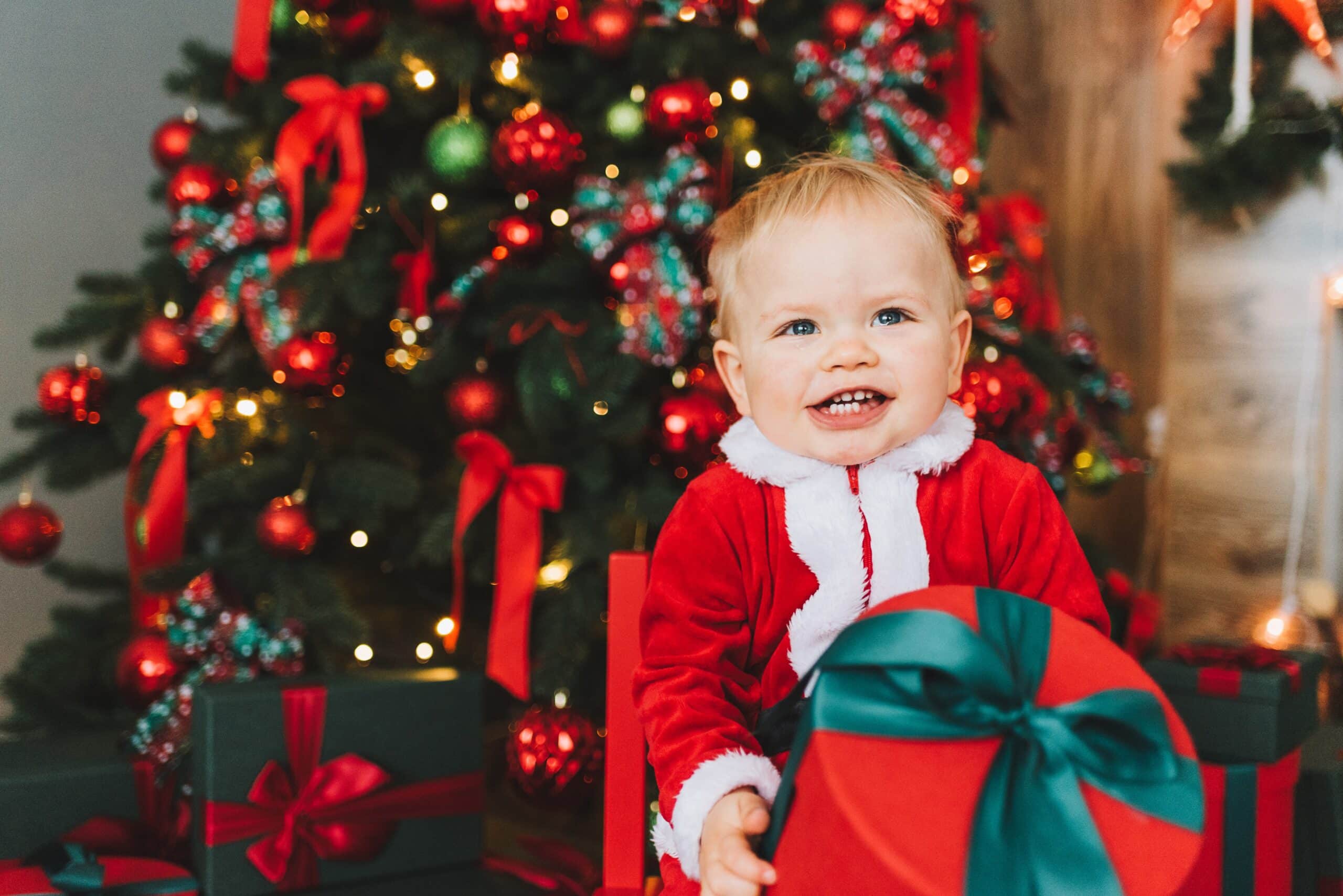Kid in front of Christmas tree