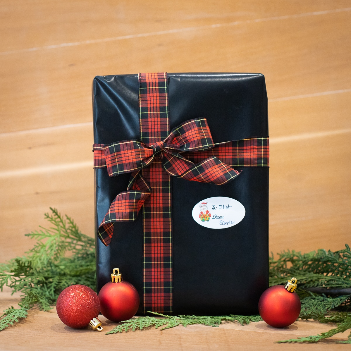 To and From Santa and Elf Gift Tags for Holiday Packaging QTY 100