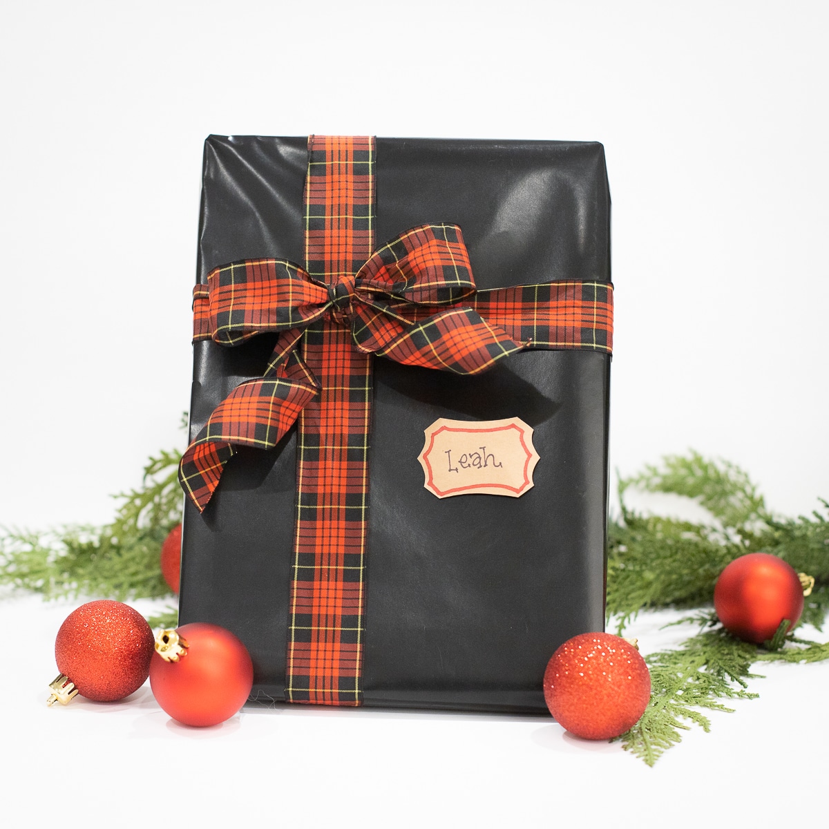 Holiday Kraft Gift Tags In Various Shapes QTY 100 Holiday Kraft Gift Tags In Various Shapes QTY 100