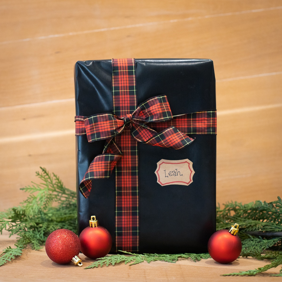 Holiday Kraft Gift Tags In Various Shapes QTY 100 Holiday Kraft Gift Tags In Various Shapes QTY 100