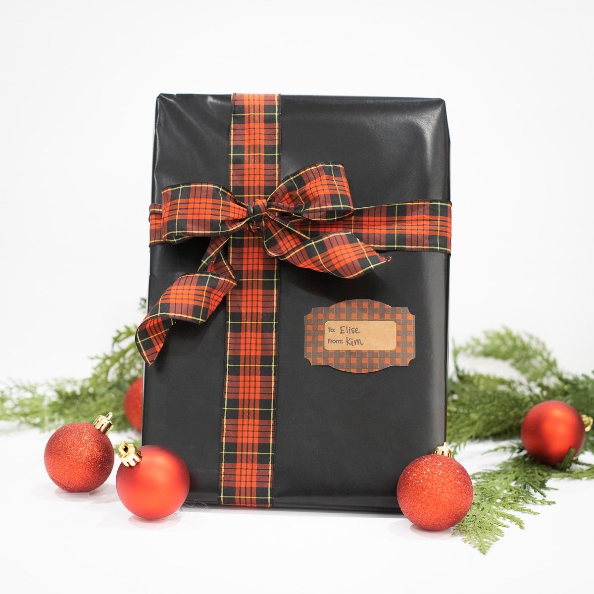 Red Plaid Kraft Adhesive Gift Tags QTY 25 Red Plaid Kraft Adhesive Gift Tags QTY 25