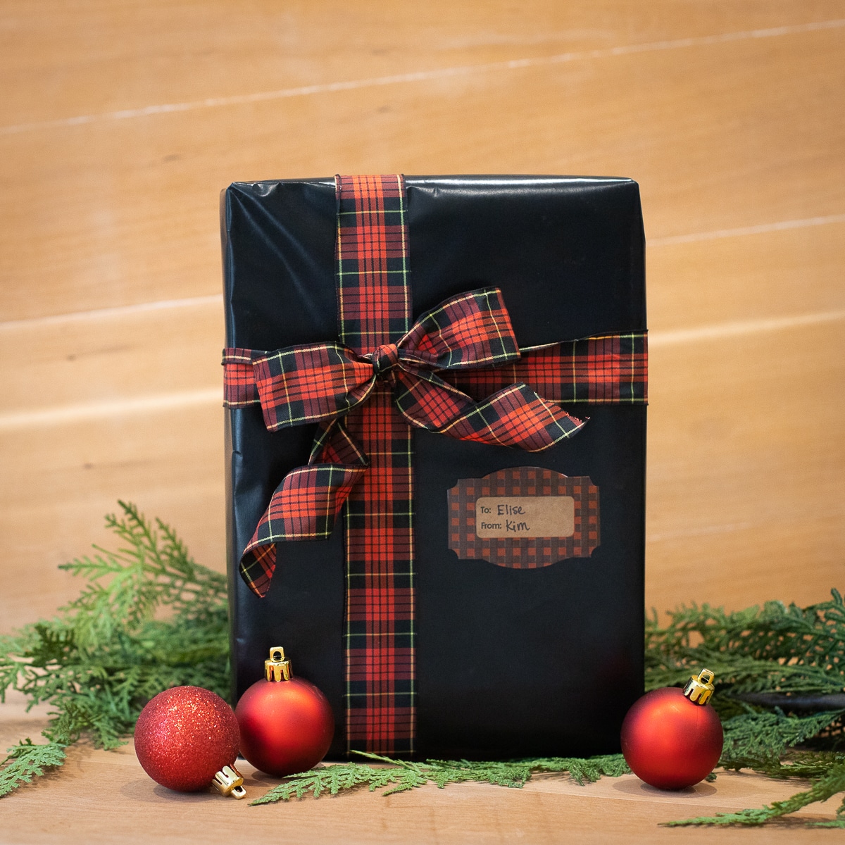 Red Plaid Kraft Adhesive Gift Tags QTY 25 Red Plaid Kraft Adhesive Gift Tags QTY 25